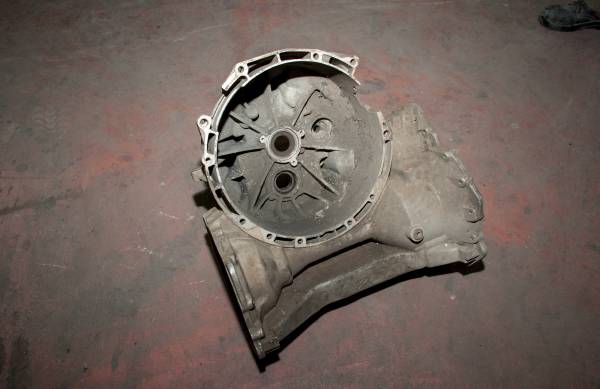 FORD TRANSİT 120 - 120 V ÇIKMA PARÇA FORD TRNSİT 4X4 ŞANZIMAN MUHAFAZALARI